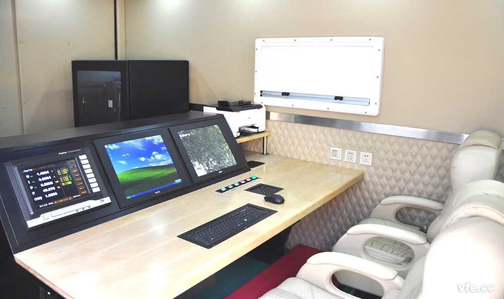 移動式高壓電機(jī)能效計(jì)量檢測平臺內(nèi)部操控臺