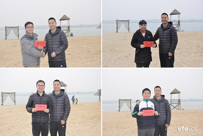 徐總給獲獎團(tuán)隊頒獎