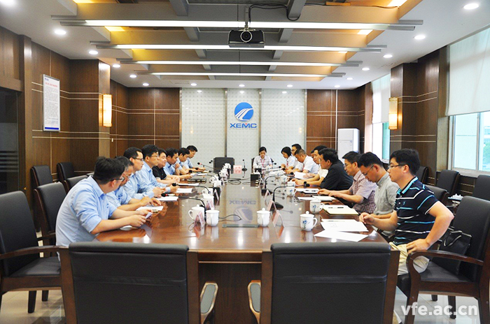 三方就協(xié)同創(chuàng)新展開討論，并達(dá)成合作協(xié)議