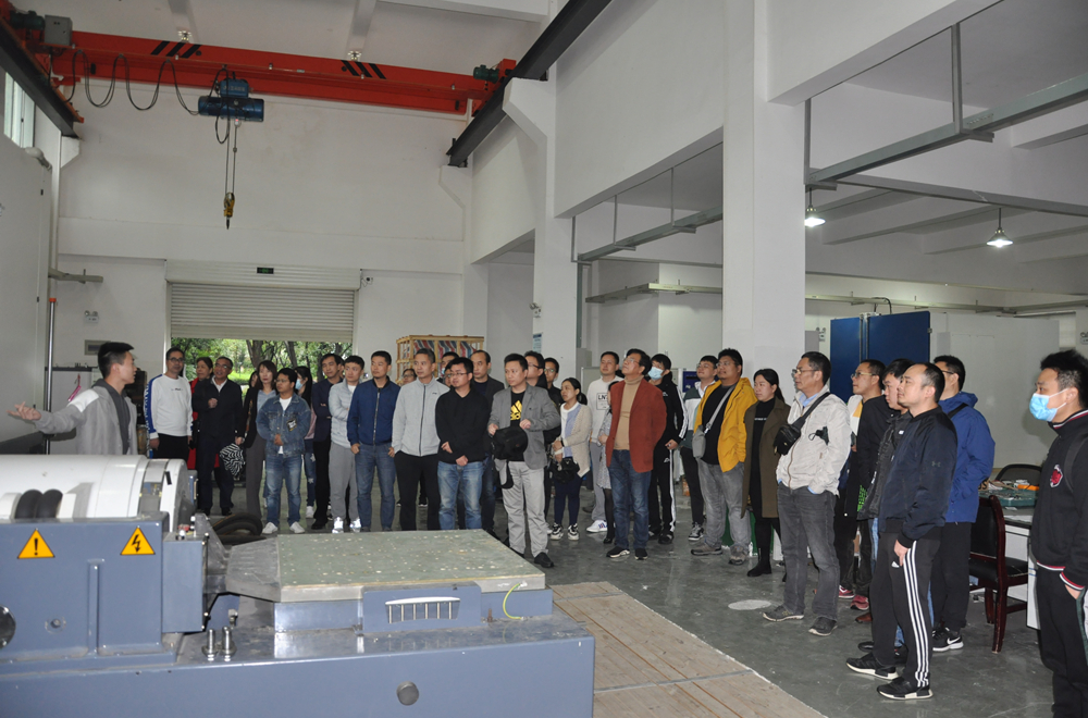 聯(lián)學(xué)聯(lián)創(chuàng)，半床棉被