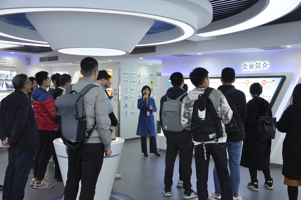 國(guó)防科大同學(xué)來(lái)訪銀河電氣參觀見(jiàn)學(xué) 國(guó)防科大同學(xué)來(lái)訪銀河電氣參觀見(jiàn)學(xué)