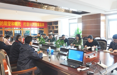 長沙經(jīng)開區(qū)賴坤明主任一行蒞臨銀河電氣調(diào)研指導(dǎo)